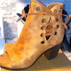 Brown Heels from Buckle